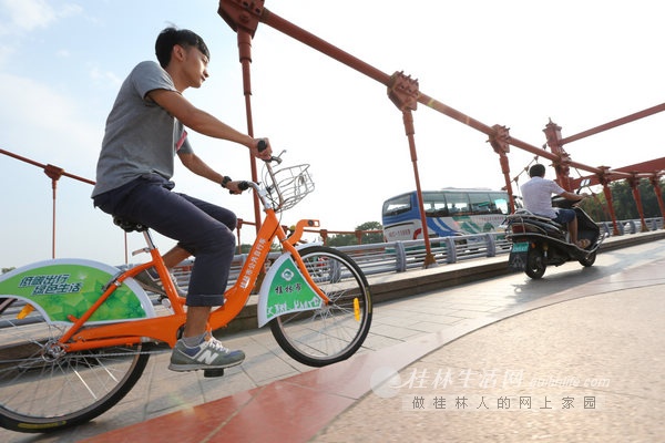 记者提前体验公共自行车:一小时内轻松穿越市区